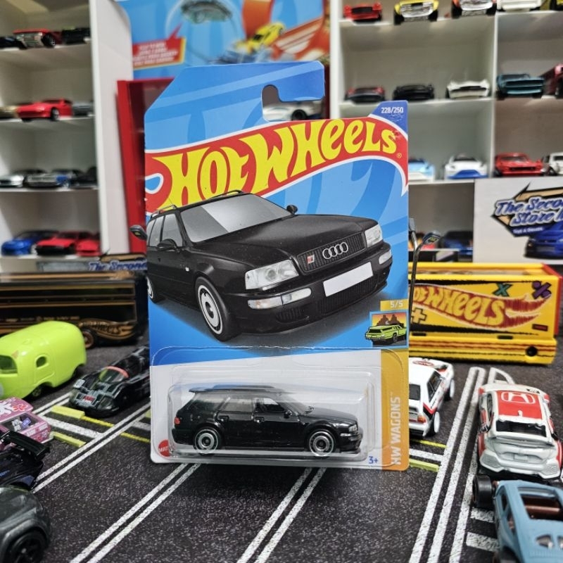 Hotwheels '94 Audi Avant RS2 Hitam