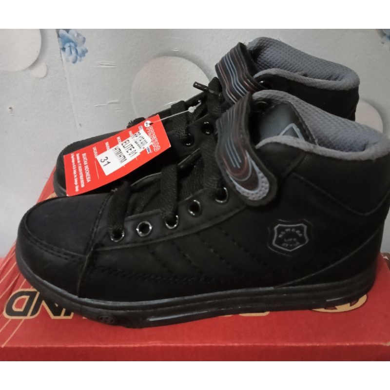 Sepatu Sekolah New Era Elite size 31