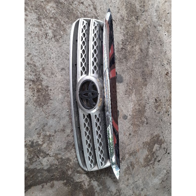 grill grile fortuner 2010 original