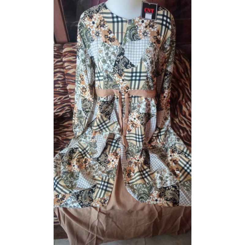 Gamis Cantik Motif Bunga dan Kotak