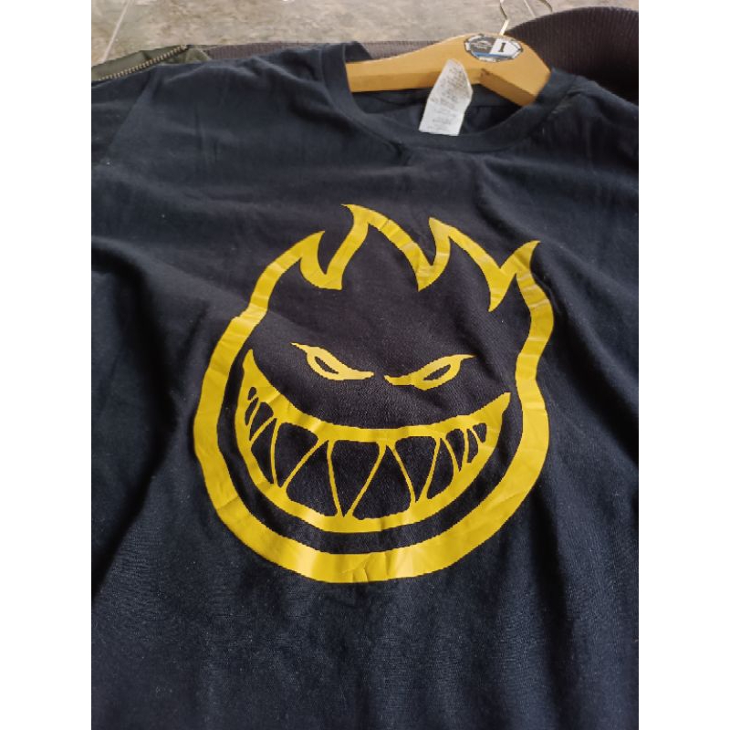 Kaos Spit Fire Gildan Built Up T-Shirt Spit Fire Gildan Black 66x48