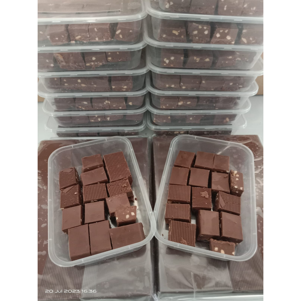 

PATAHAN COKLAT COKLAT POTONG COLAT BOX