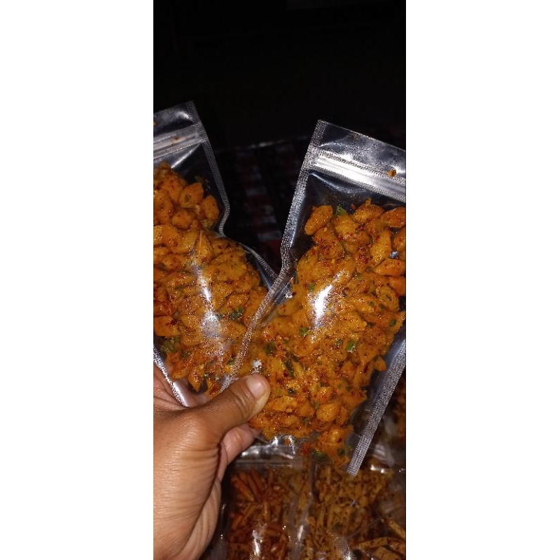 

cemilan pedas,2 saudara