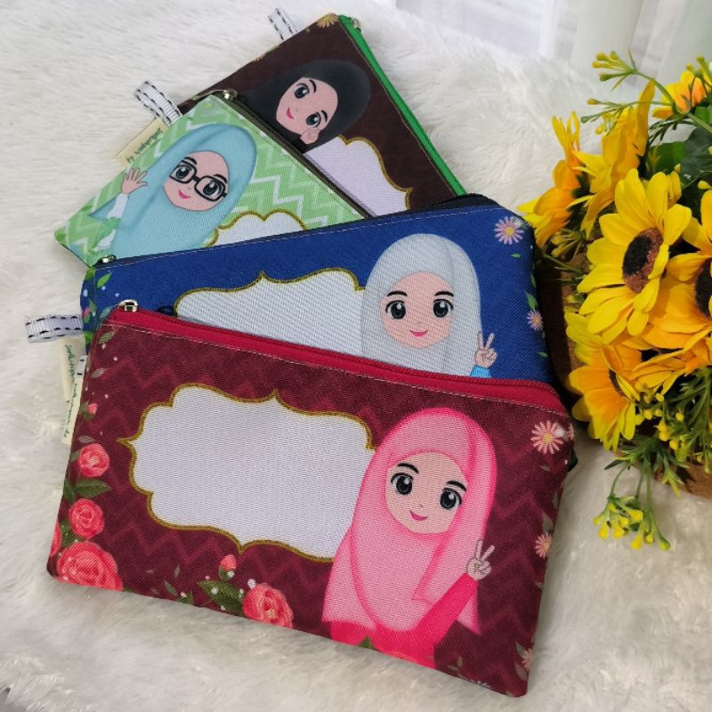 

Dompet Pensil Motif Karakter anak muslimah