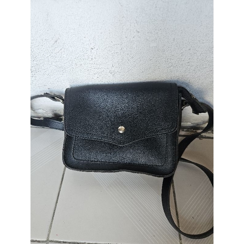tas slempang wanita tas fashion wanita model korea warna hitam black merk miniso ukuran kecil small 