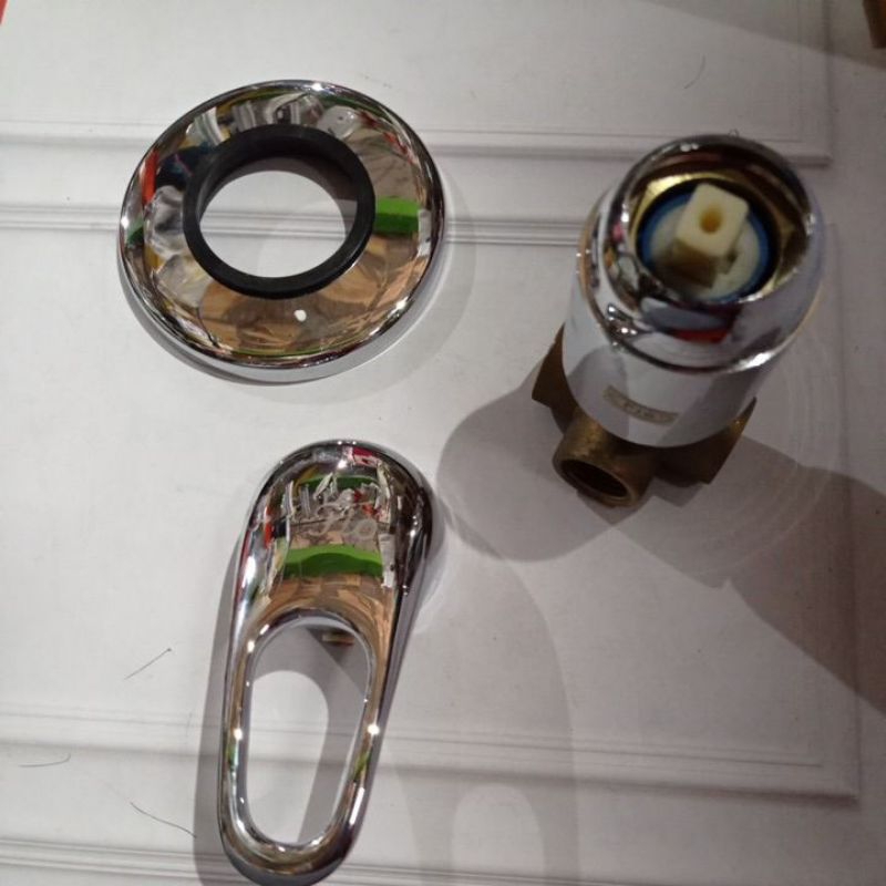 kran shower tanam up down fio