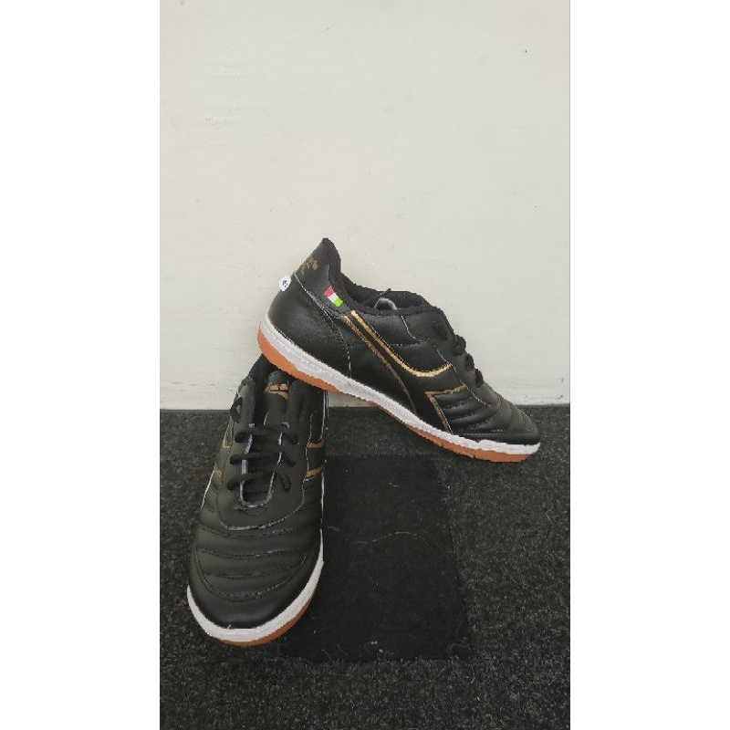 Sepatu Futsal Diadora Hitam