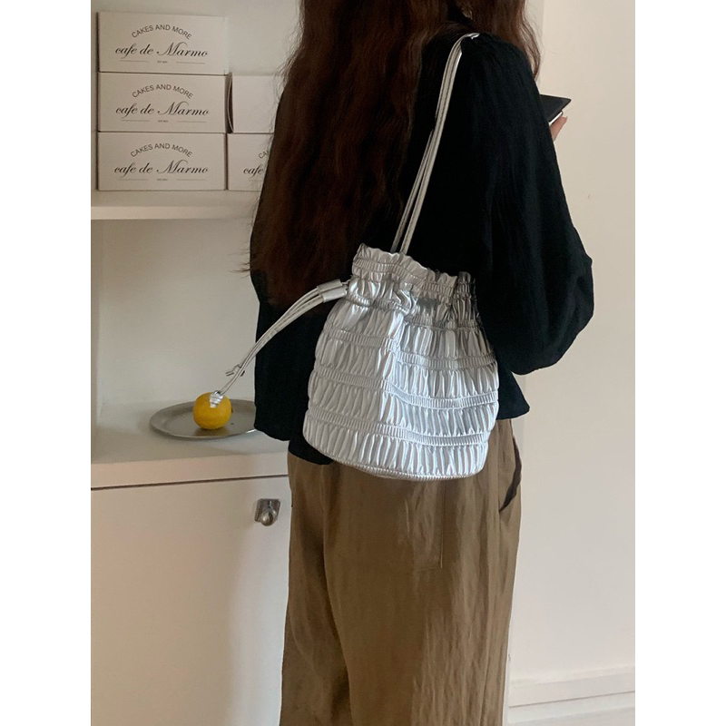 TAYLORSCLOSET - Bucket SIlver Bag