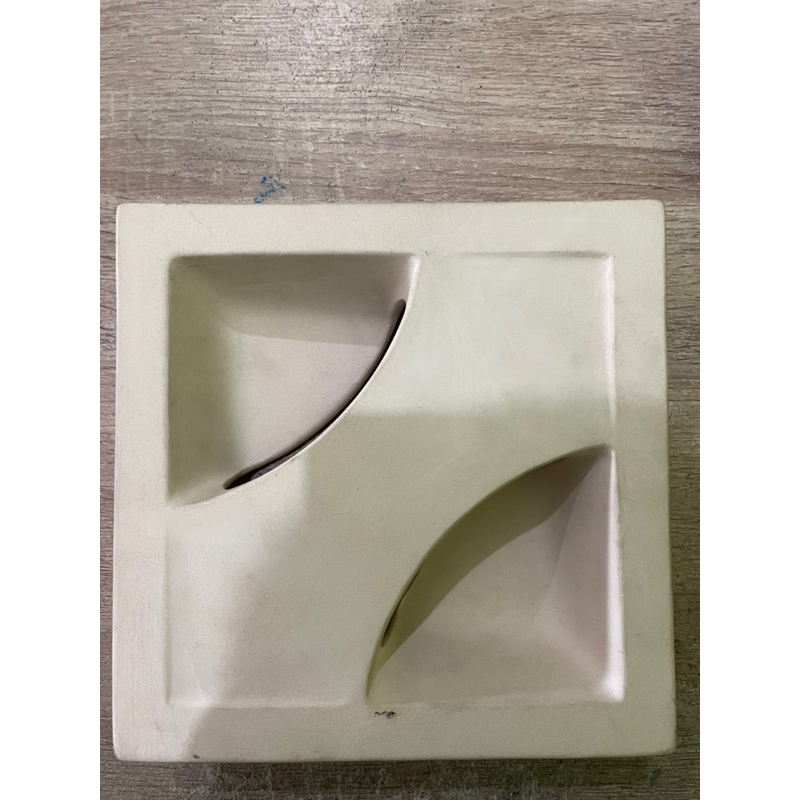 Roster / Loster Keramik Trisensa / Lubang Angin 20 x 20 cm RO-144B