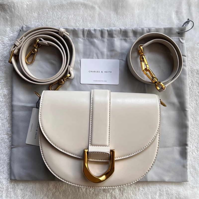 Tas Charles and Keith Gabine Saddle Bag Medium in Chalk