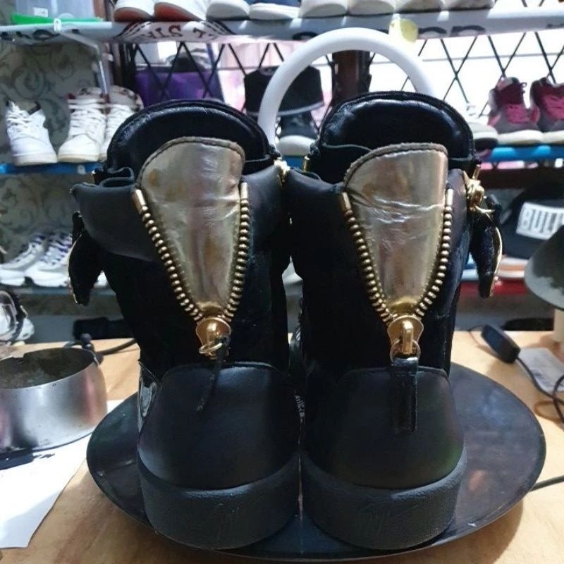 GIUSEPPE ZANOTTI PRELOVED