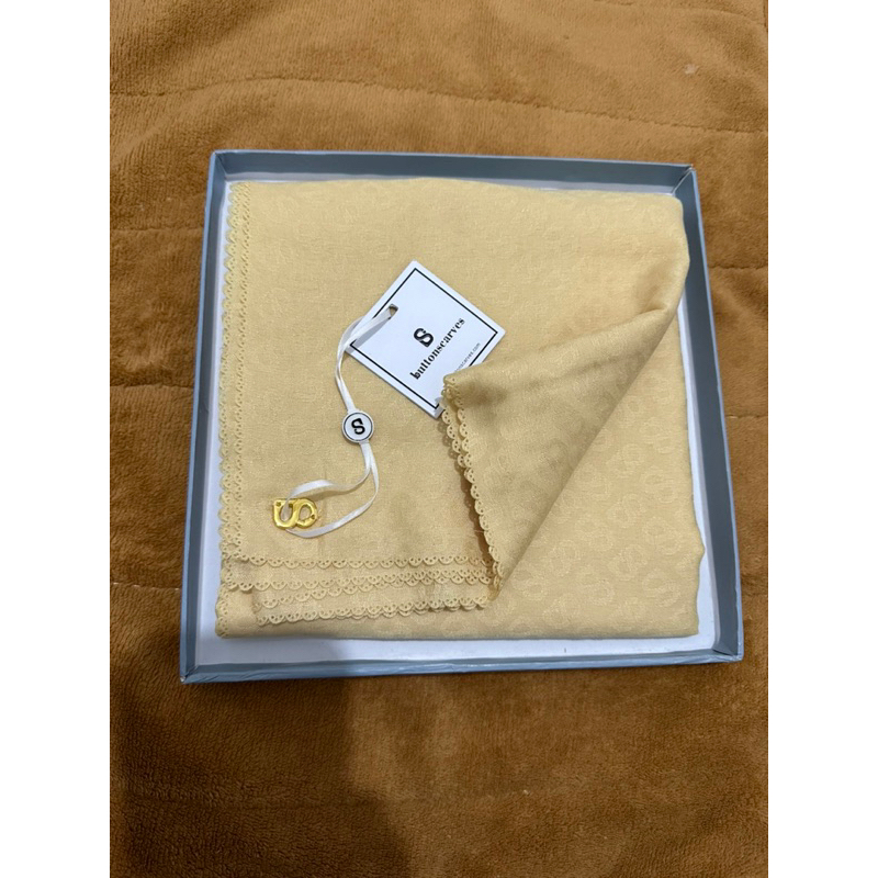 Buttonscarves Tapis Embossed Butter