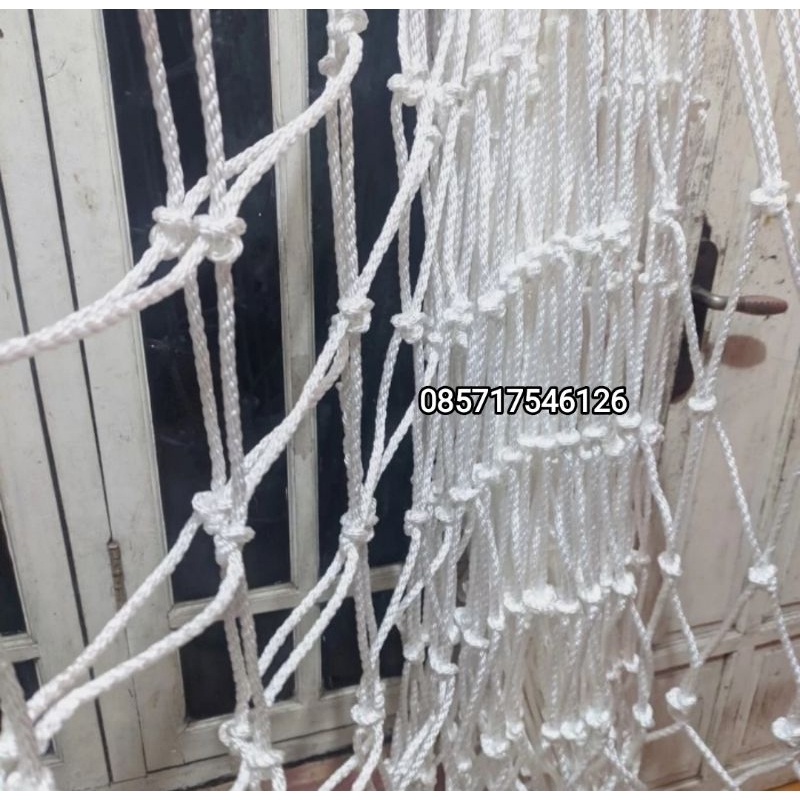 Jaring pengaman Rajut tambang nilon 6mm ukuran 6×8 lubang 15cm