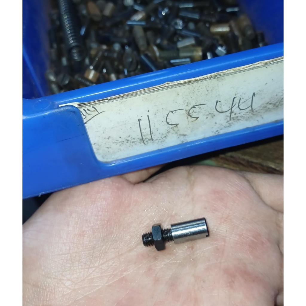 115544 Baut Mesin Jahit Lubang Kancing Brother 814