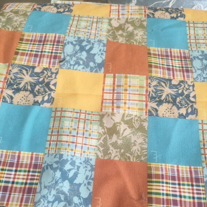 KAIN KILOAN KATUN TOYOBO MOTIF KOTAK ABSTRAK