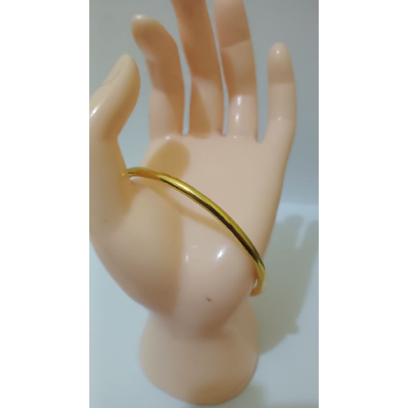 Gelang kaku tinju lapis emas