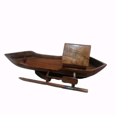 Miniatur Kapal Nelayan dari Kayu Jati