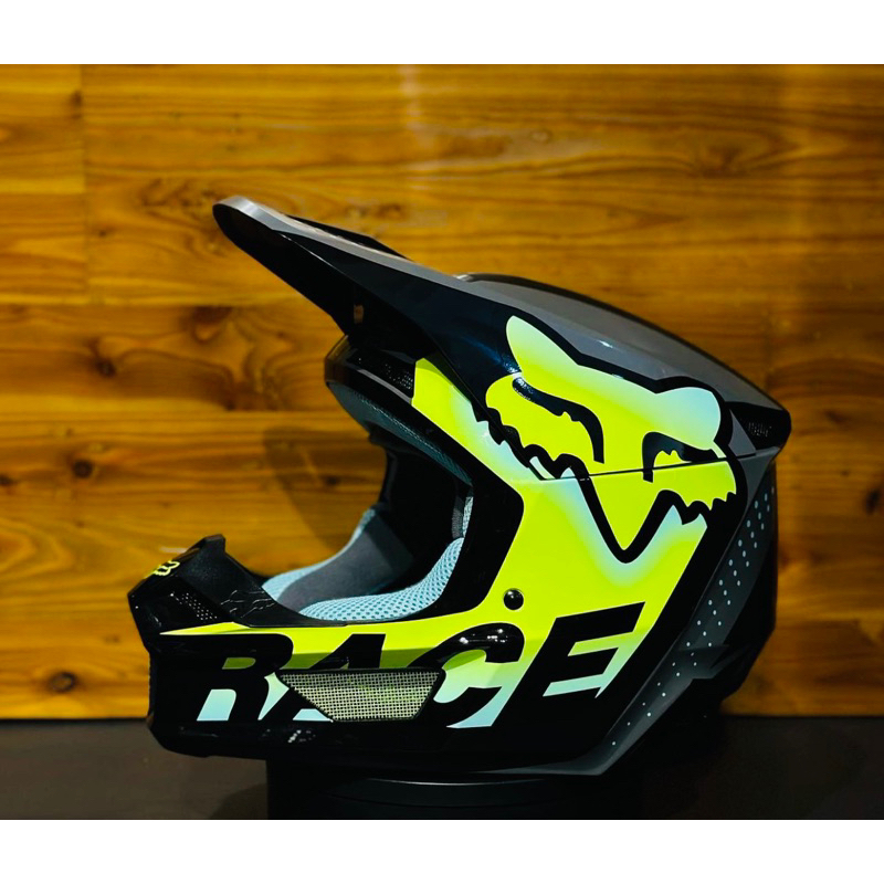 helmet FOX V1 2023