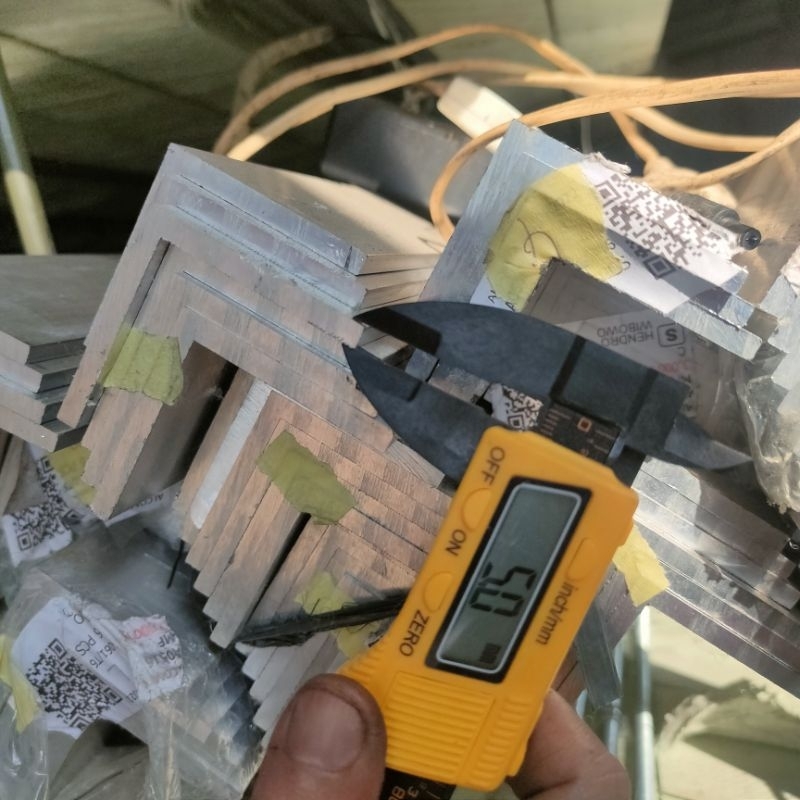 siku aluminium 50mm x 50mm tebal 5mm panjang per CM