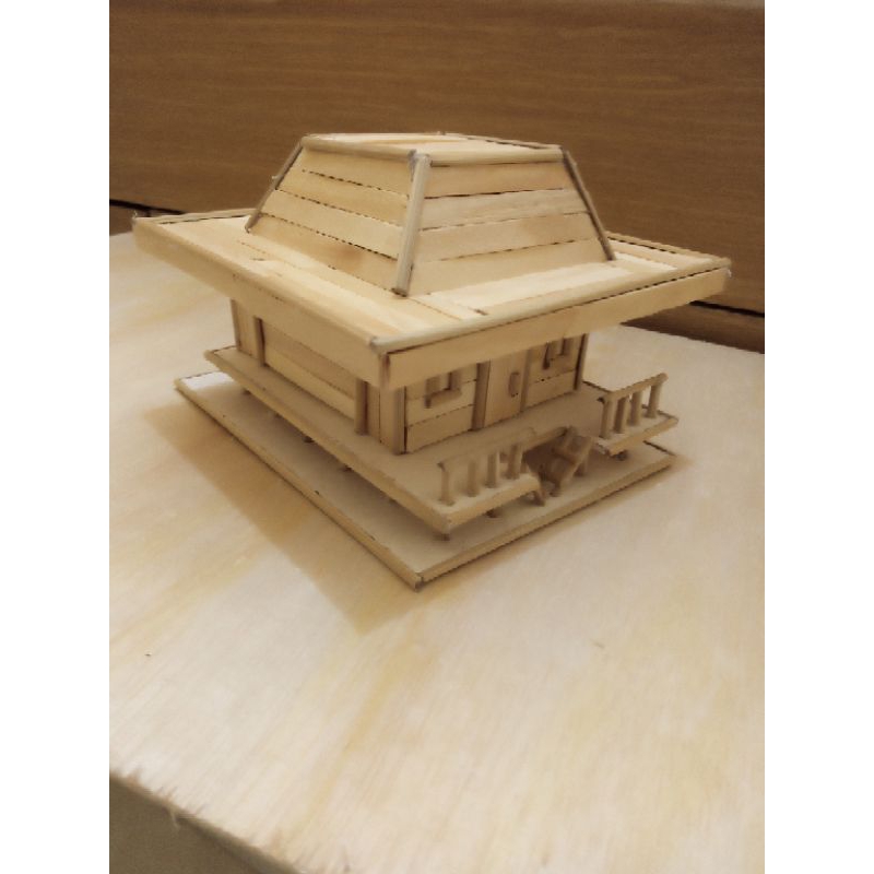 miniatur rumah adat limas kalimantan