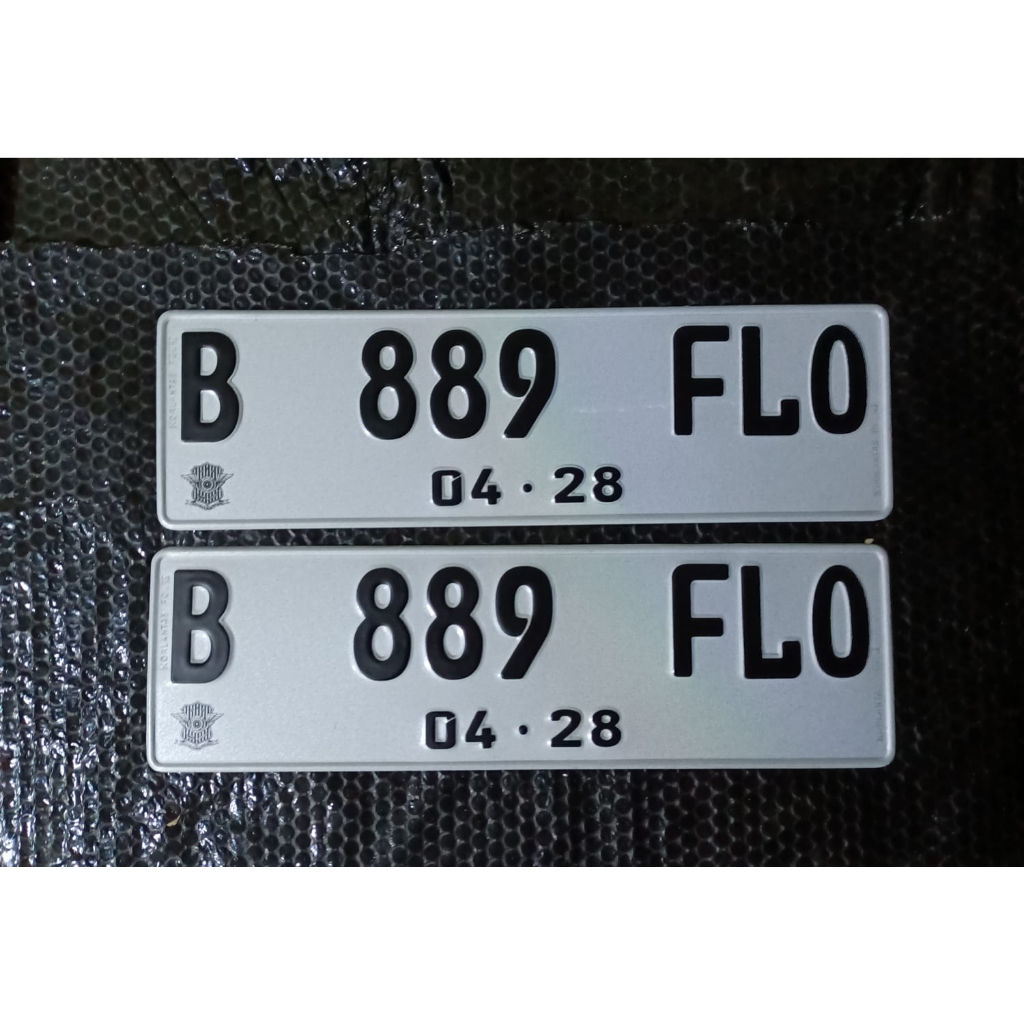 Plat Nomor reflektif putih