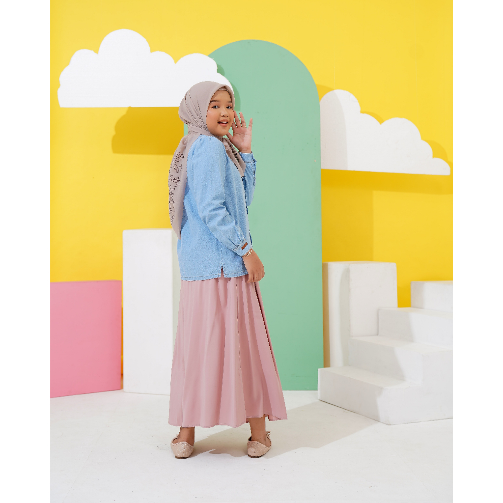 LITTLE MISSMOS - New Namia Blouse, Blouse Anak muslim lengan panjang dengan bahan Katun denim yang pas ketebalannya untuk kemeja, dengan warna basic denim dark dan light denim