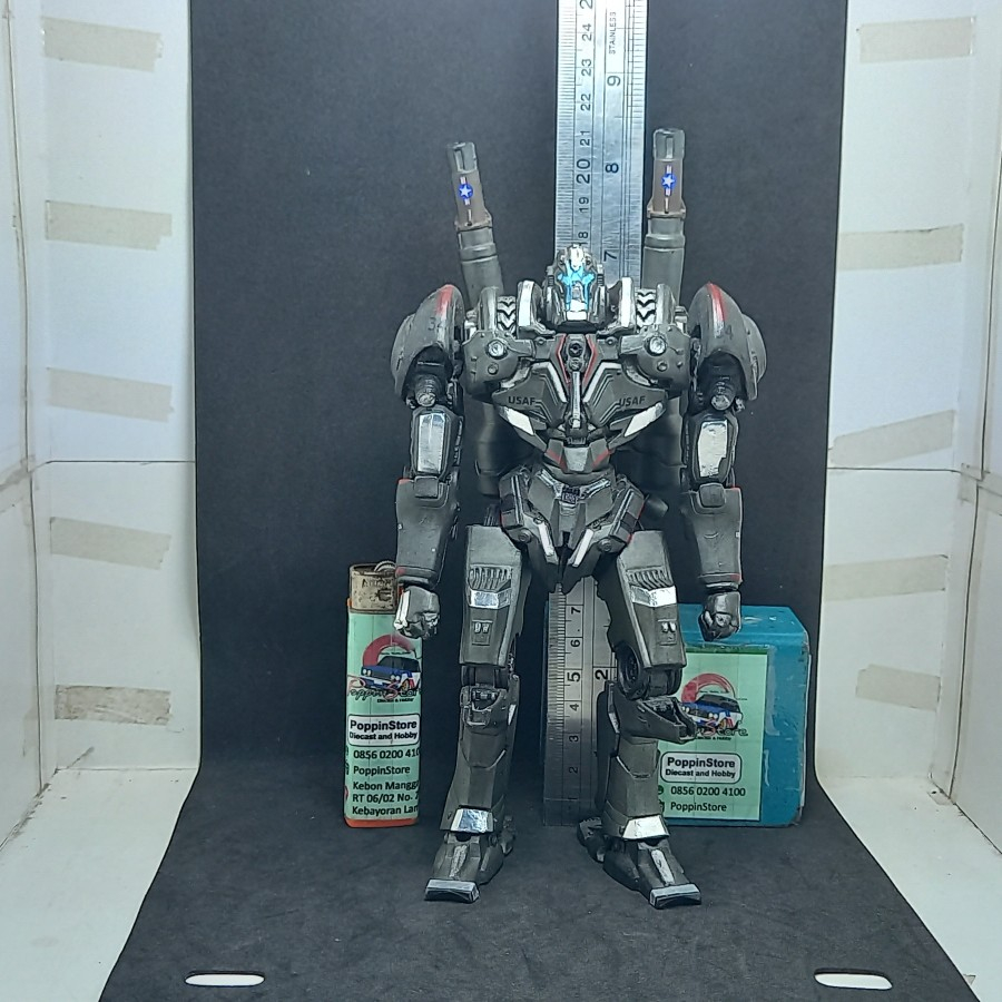 NECA Pacific Rim Jaeger Coyote Tango Figure Artikulasi (Secondtoys)