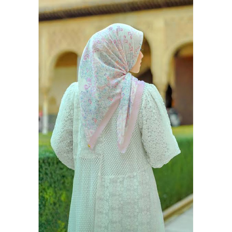 Buttonscarves Granada White Pink
