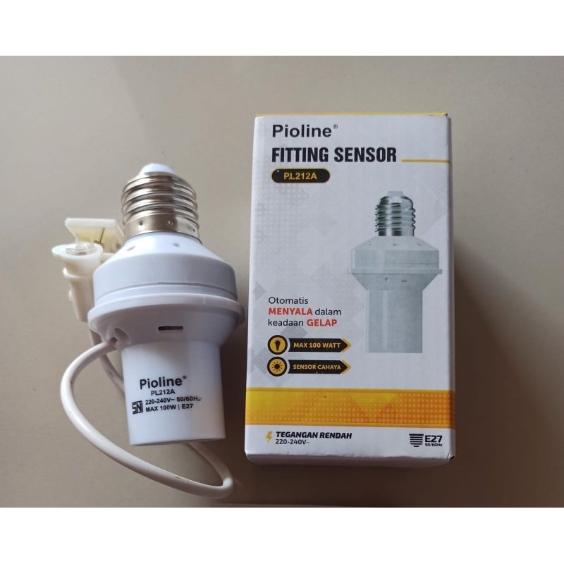 Piting Lampu Sensor Auto Fitting Lampu Otomatis 100 Watt Pioline