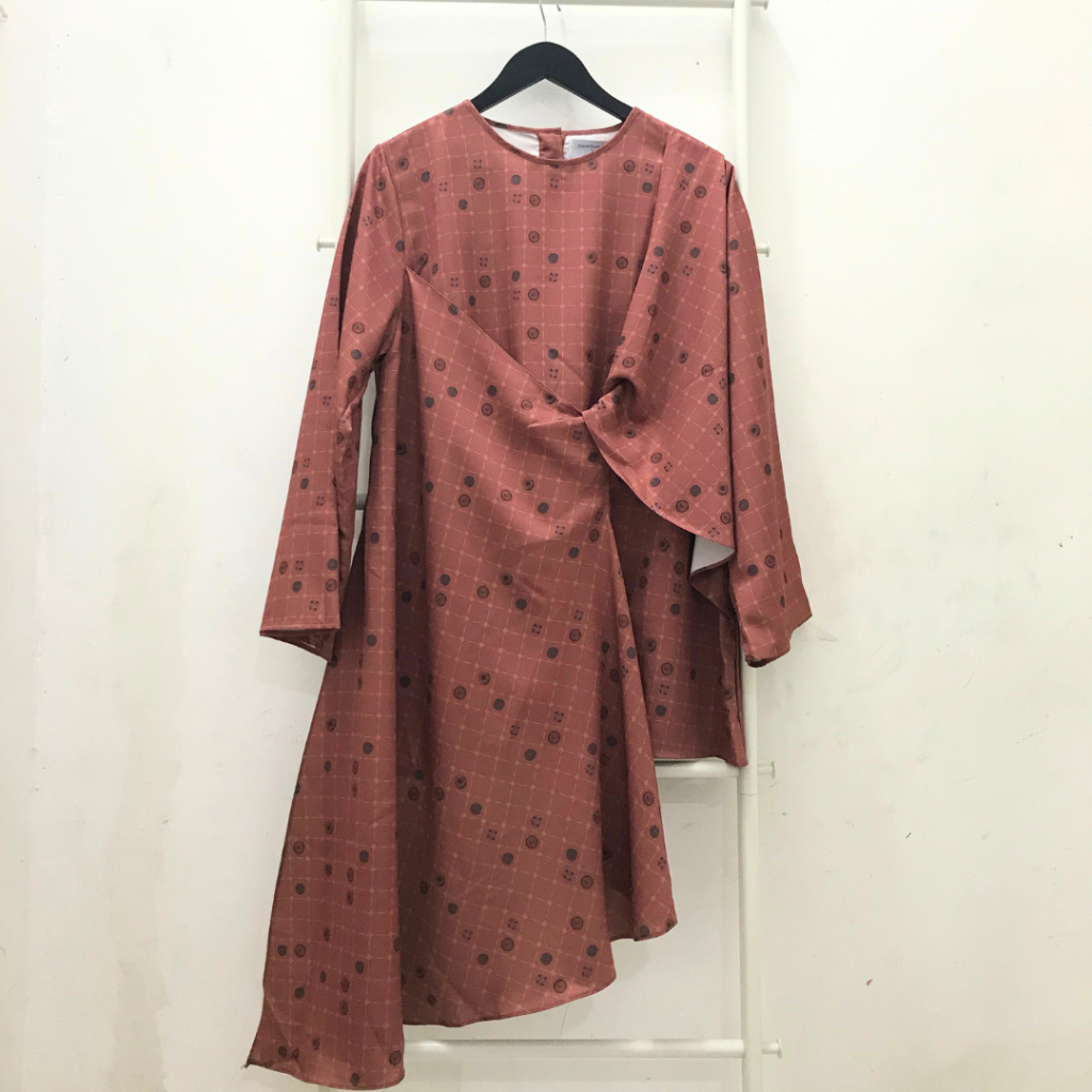 PRELOVED Ria Miranda x HIJUP Atasan Wanita Khandra Top