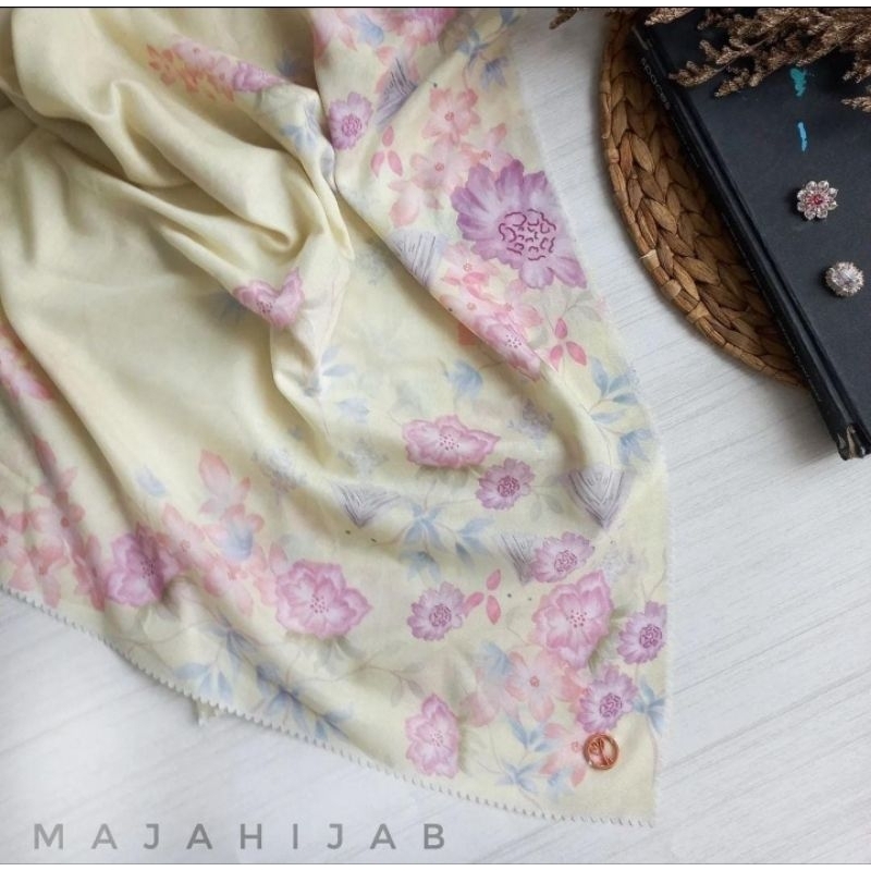hijab Syar'i Jumbo 140x140 cm dan 120x120 cm MAJAHIJAB printing logo metal seri Nusa