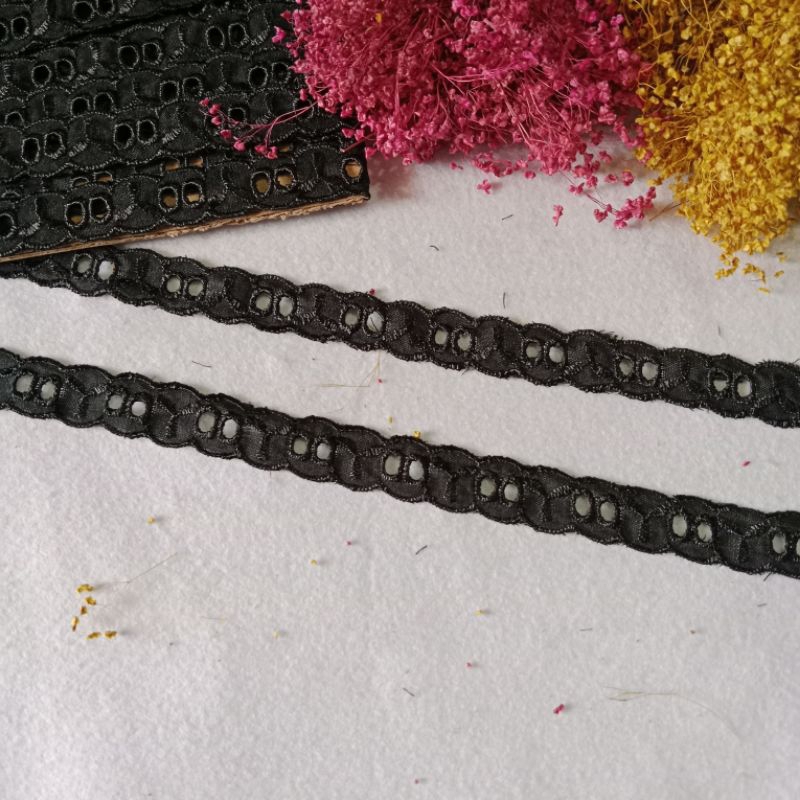 renda katun kecil hitam