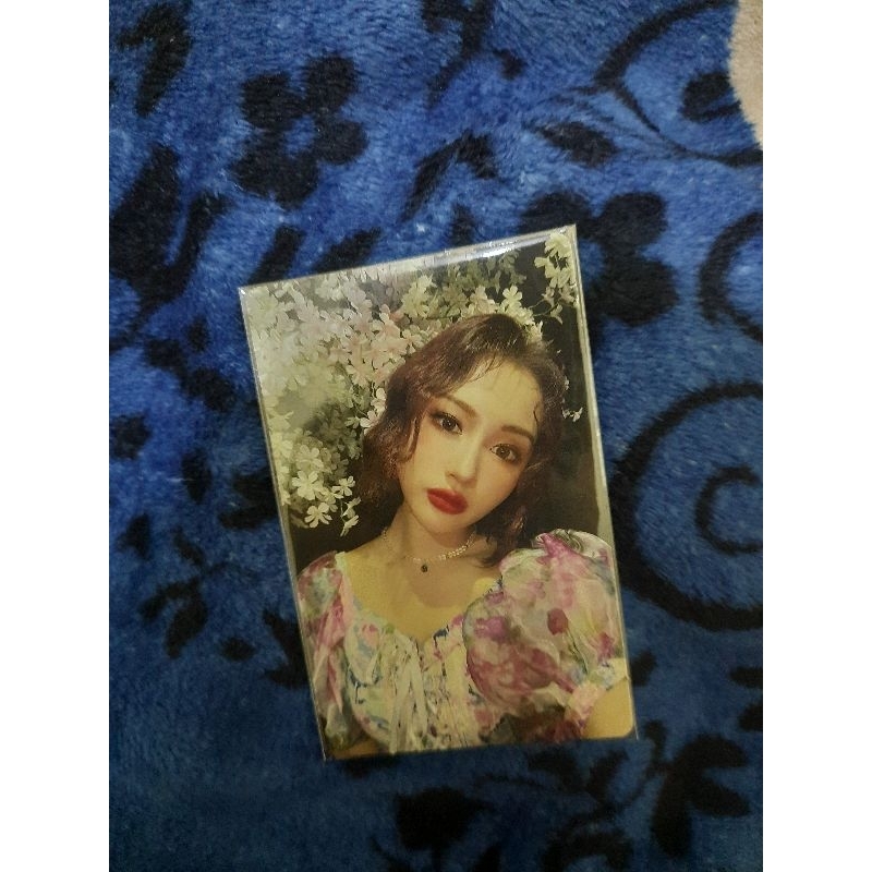 Siyeon Photocard Selca