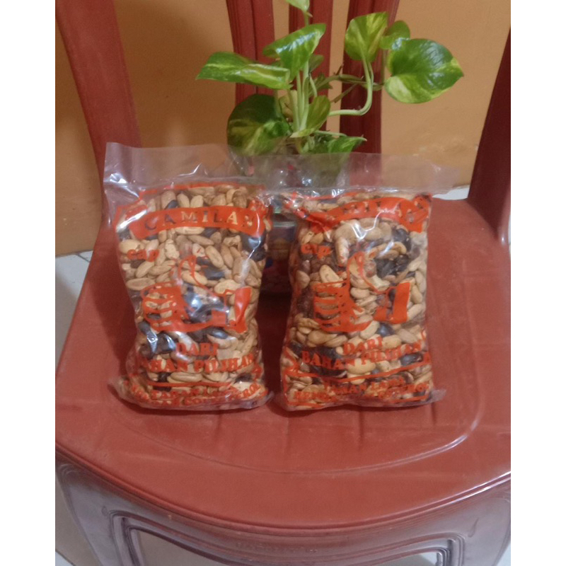 

Kacang kedawung-cemilan sekaligus obat herbal tradisional