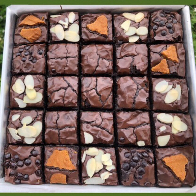 

Brownies Shiny Crust by Rin's Cookies // Fudgy brownies