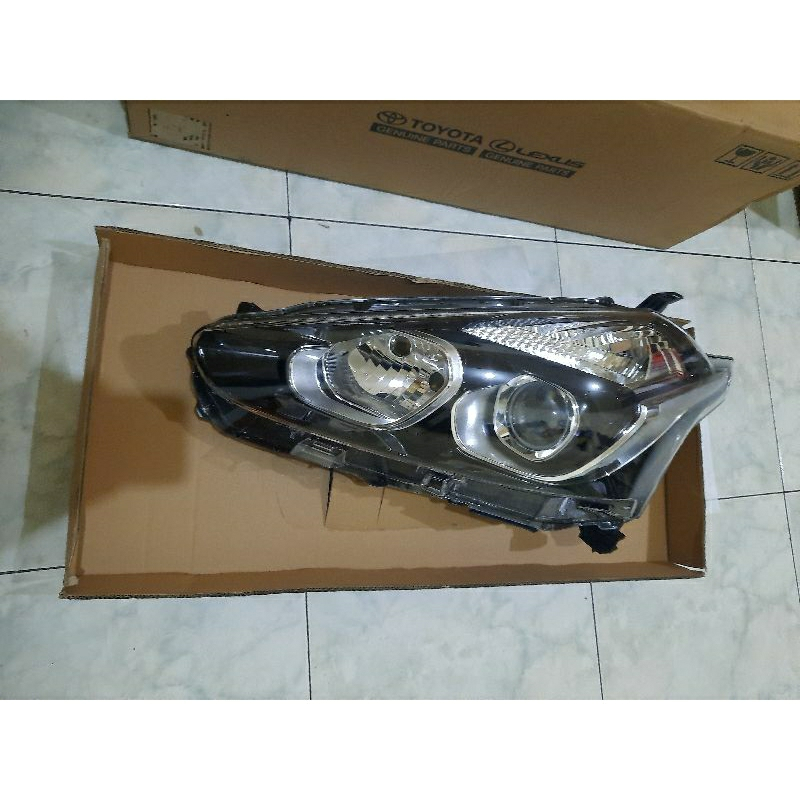 headlamp / lampu depan sienta 2016 2017 2018 2019 2020 2021 tipe v ori