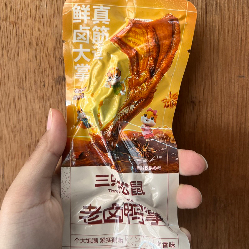 

Cemilan instan ceker bebek lao lu ya zhang 老卤鸭掌