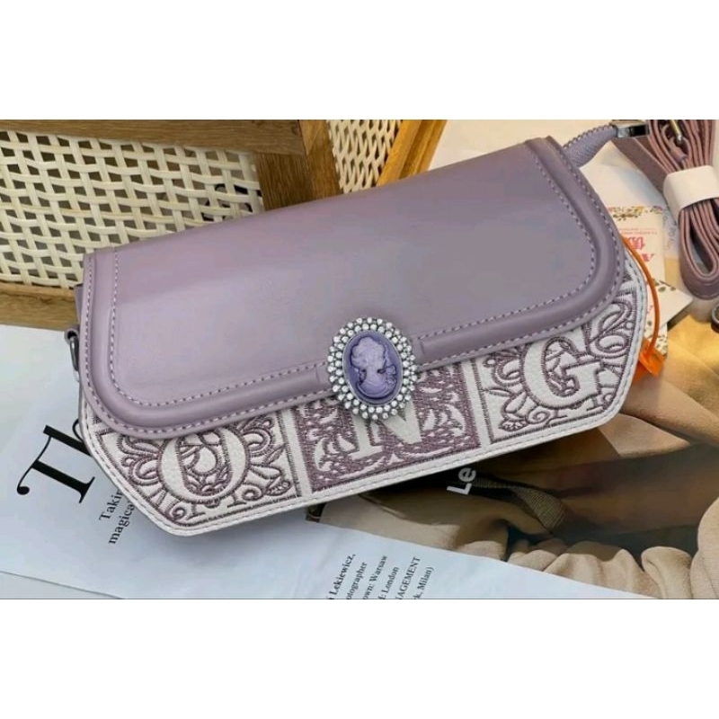 Tas fashion kerajaan ungu