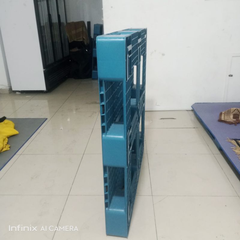 

palet plastik 110*110*12 biru dan hitam