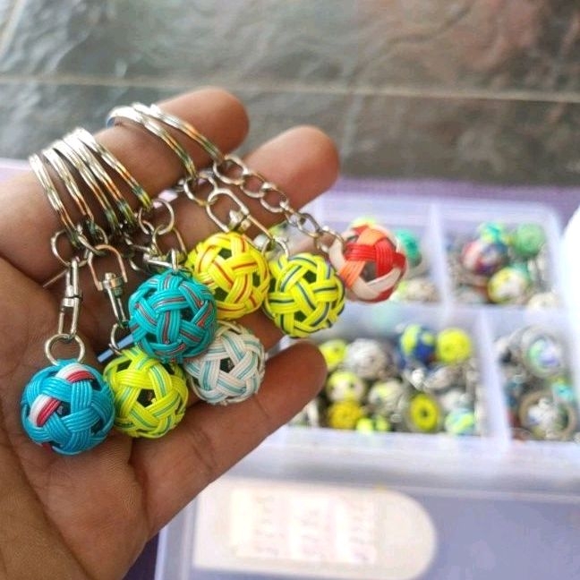 BOLA TAKRAW MAINAN GANTUNGAN KUNCI UNIQ