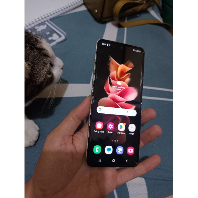 samsung Z FLIP 3 8/128 seken masih mulus dan noken