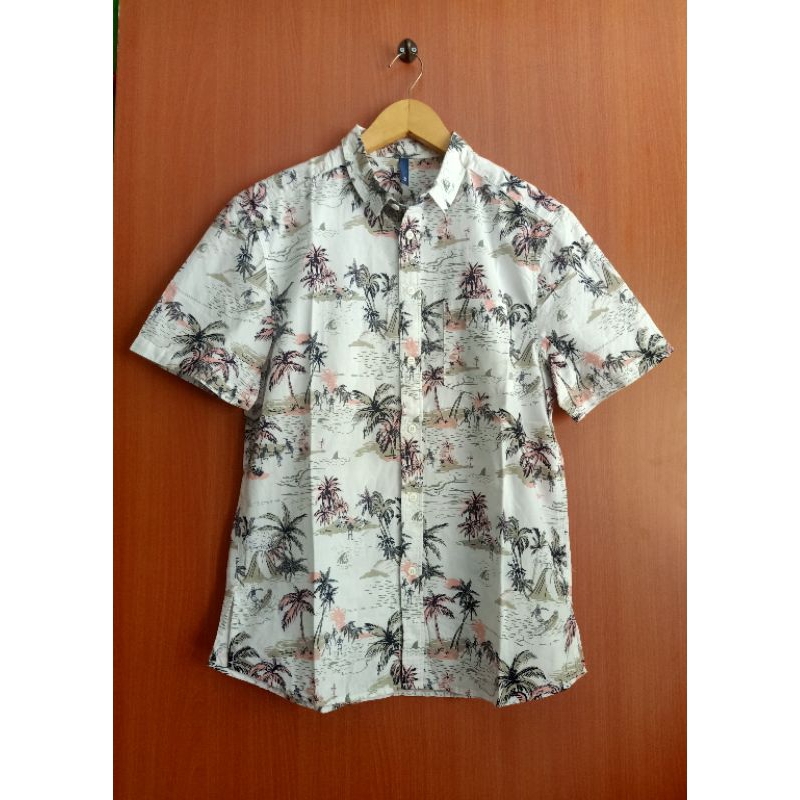 Kemeja pantai pria branded original Divided