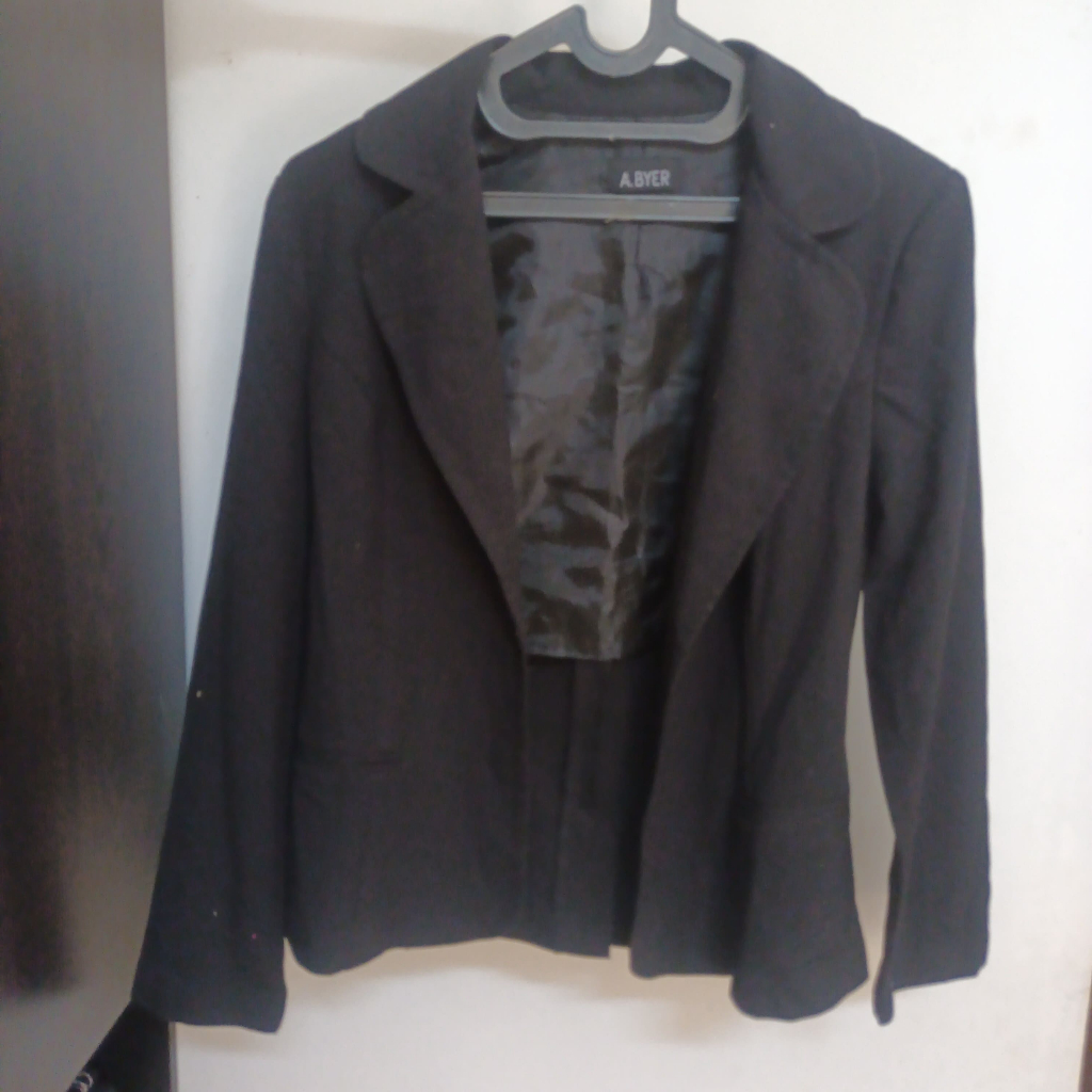 PRELOVED BLAZER HITAM WANITA “A.BYER”