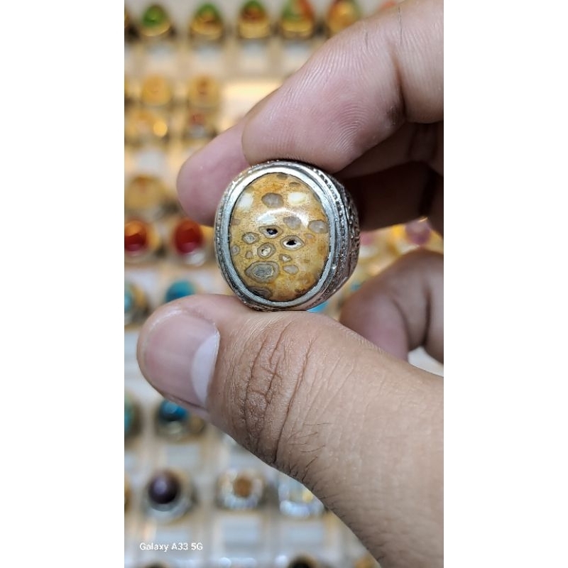 batu combong galih asem