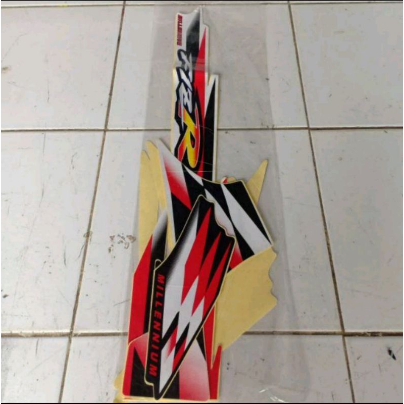 STRIPING STIKER LIS BODI YAMAHA FIZ R MILENIUM LIS BODI FIZ R WARNA MERAH