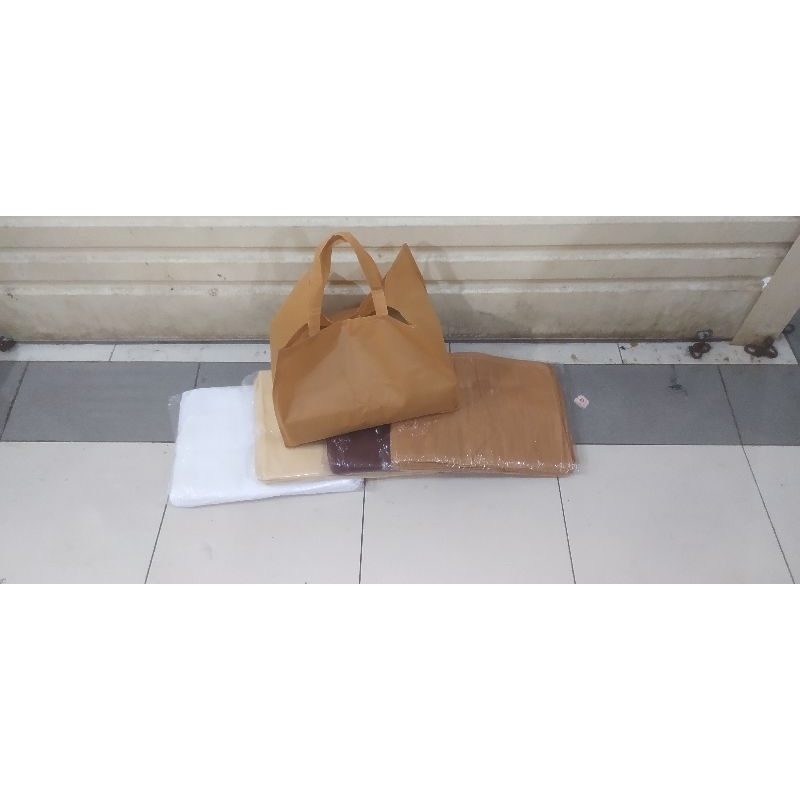 

tas spunbond buat nasi bento besar ukuran 36*26*26 isi 12 pcs