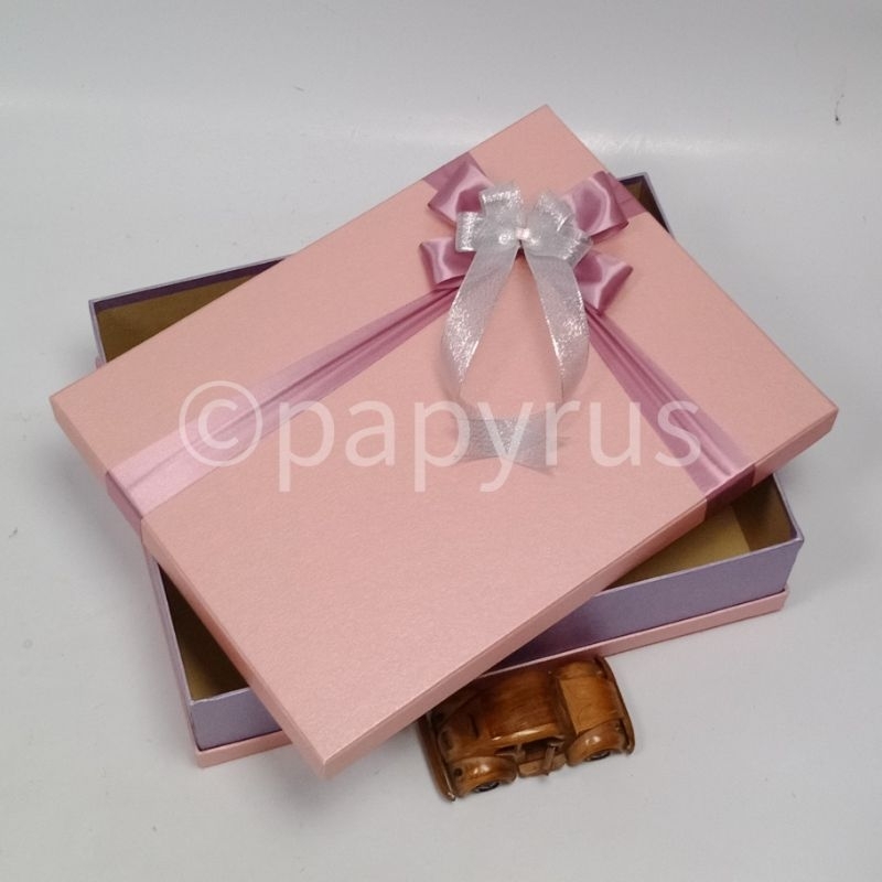 

PAPYRUS Sandwich 30x40 Tinggi 10cm Kotak Kado Gift Box V1