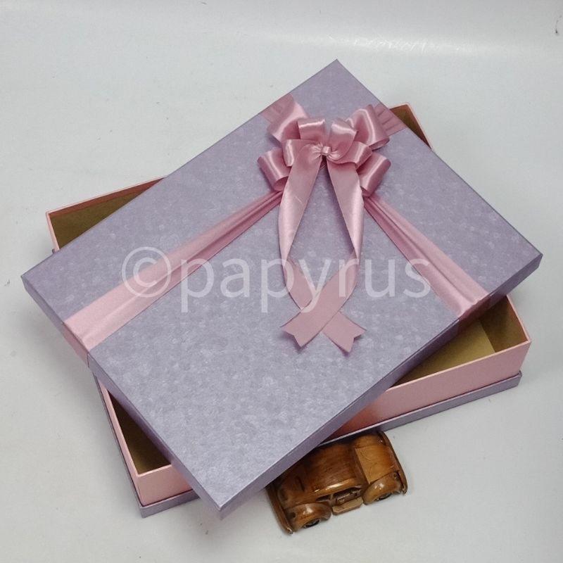 

PAPYRUS Sandwich 30x40 Tinggi 10cm Kotak Kado Gift Box V2