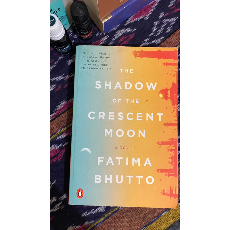 

[PRELOVED BUKU IMPORT] Shadow of The Crescent Moon