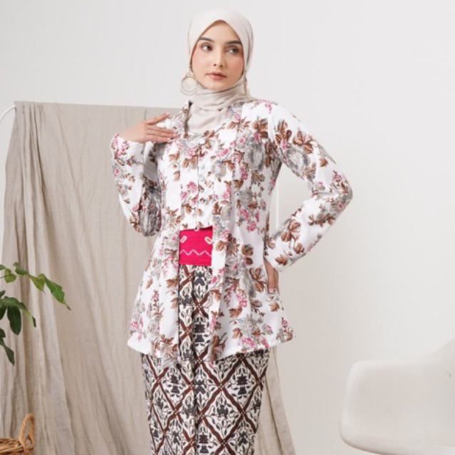 Kebaya Kutubaru bunga Putih/ Kutubaru Katun Jepang/ Angking Jumputan Solo